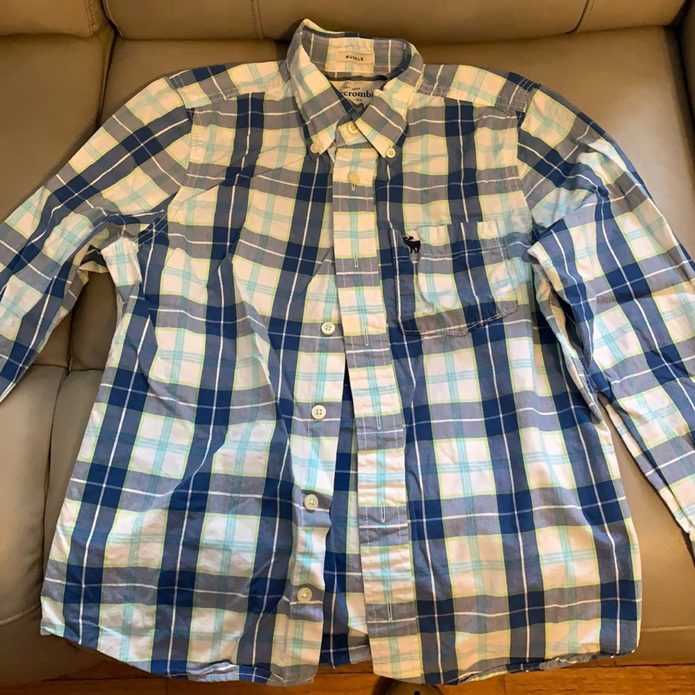 Boys abercrombie button down shirt. Size L
